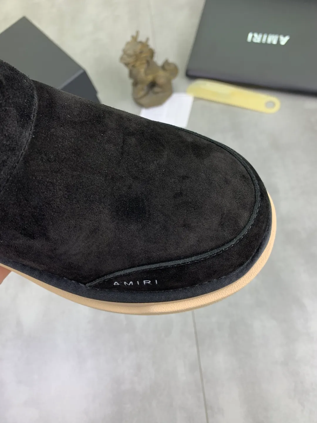Men's shoes 💰P520 New high-quality fur-integrated Amiri Emile new winter wool shoes MA-1 wool shoes Amiri gave up the rock punk style in the new season. It uses a lot of unsaturated colors, Morandi tones, whether you see or wear them, it will make people very happy. The large tongue of the bread shoes continues, shortens the length of the shoe body, thickens the midsole, and the toe part is more rounded. Amiri's brand letters and MA logo appear on the side of the shoe. Fabric: Original custom imported first-layer frosted cowhide + real wool lining. Outsole TPU material. Bottom thickness 4CM. Color: three colors available. Size: #女 models 35-40